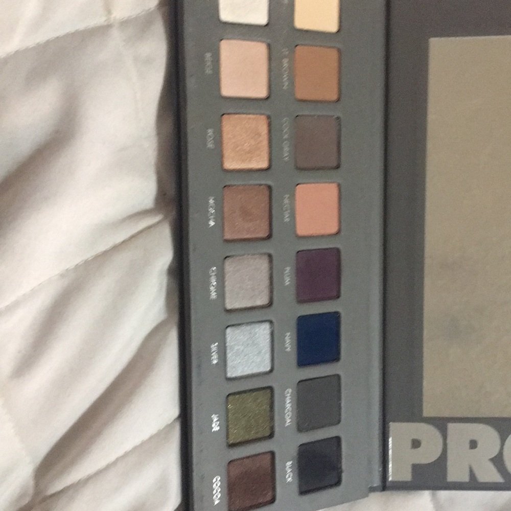 Eyeshadow - Picture 2 of 2